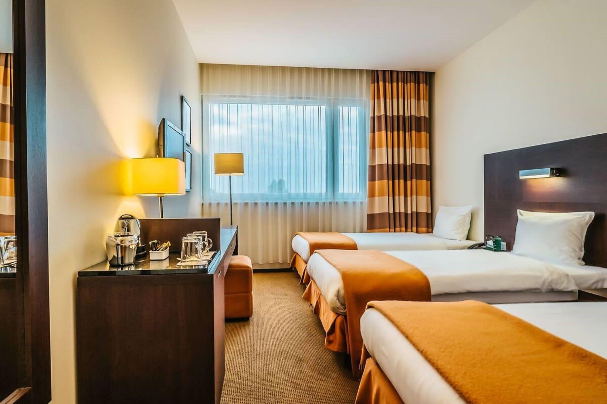 ホテル Desilva Warszawa Piaseczno ピアセチュノ エクステリア 写真