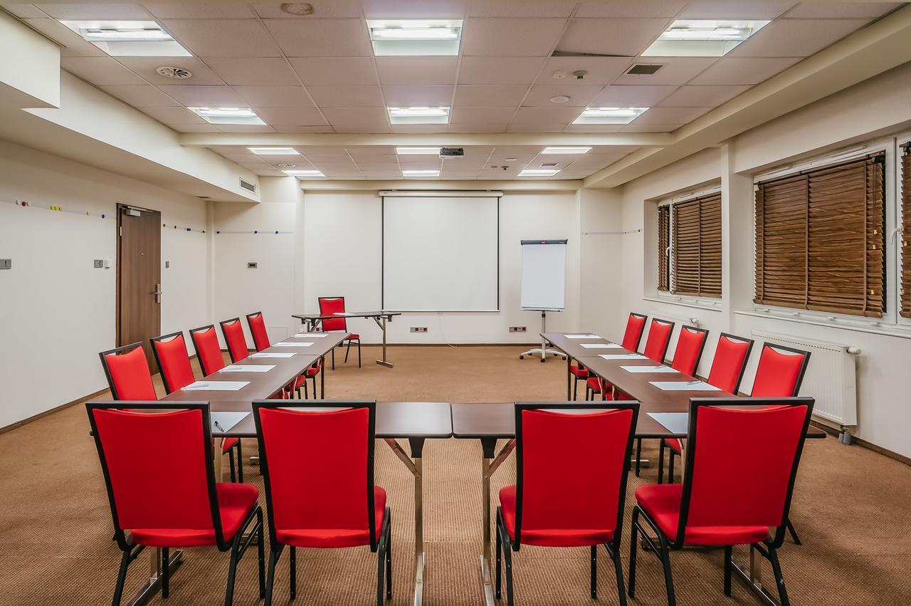 ホテル Desilva Warszawa Piaseczno ピアセチュノ エクステリア 写真
